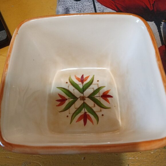 SMALL FITZ AND FLOYD DISH - Picture 4 of 4